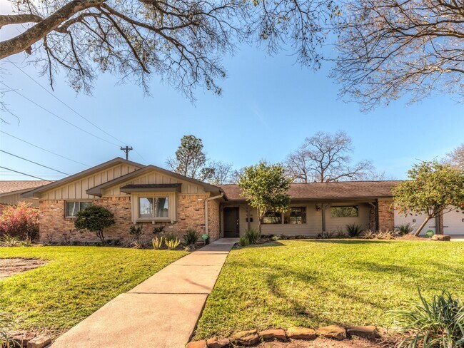 9806 Cliffwood Dr in Houston, TX - Building Photo - Building Photo