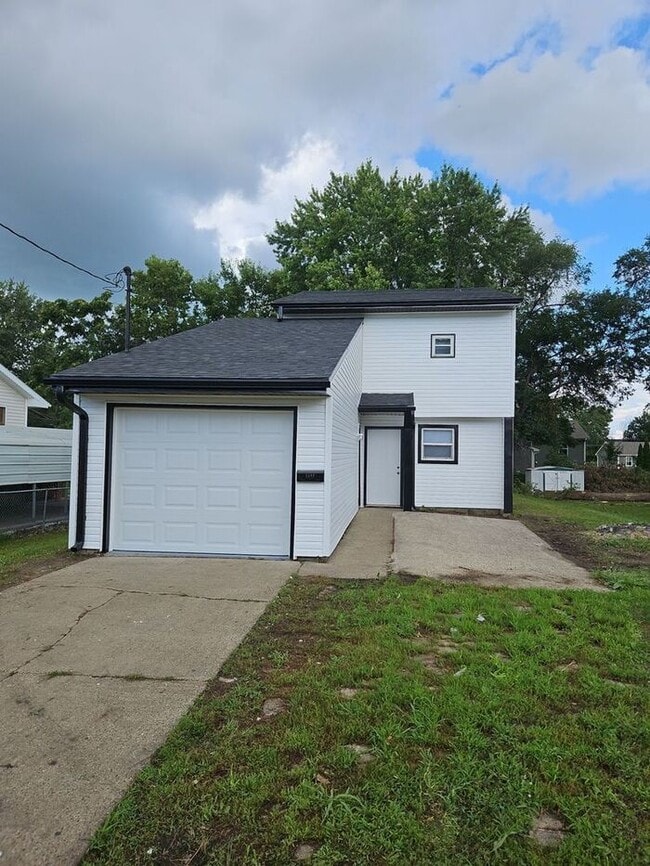 property at 1249 E 16th St