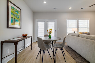 Mintworth Commons Rental Homes in Matthews, NC - Foto de edificio - Interior Photo