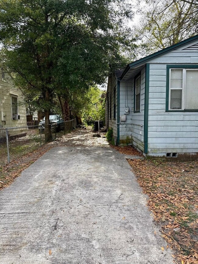 2064 W 18th St in Jacksonville, FL - Building Photo - Building Photo