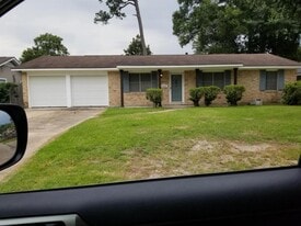 1932 W Decker Ave in Orange, TX - Building Photo