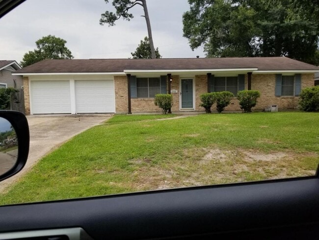 property at 1932 W Decker Ave