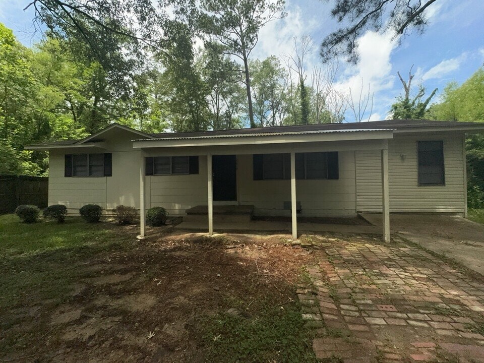 2615 Hillside Dr in Jackson, MS - Building Photo
