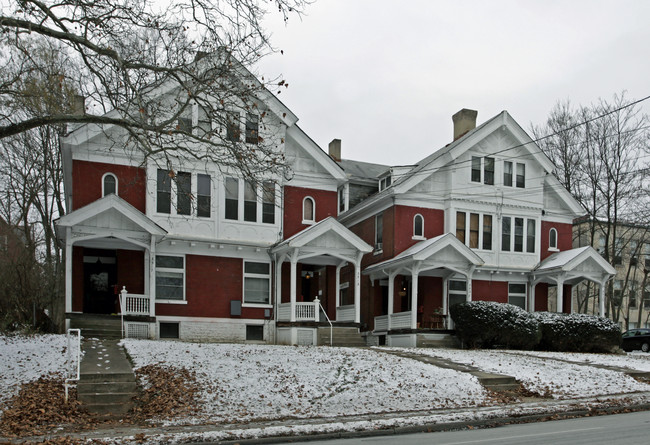 Clifton Two Sisters in Cincinnati, OH - Foto de edificio - Building Photo