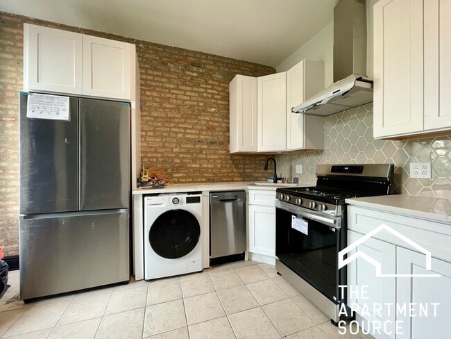 2648 W Augusta Blvd, Unit 3W