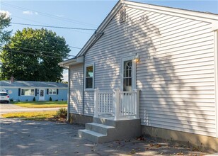 147 Asylum Rd in Warwick, RI - Foto de edificio - Building Photo