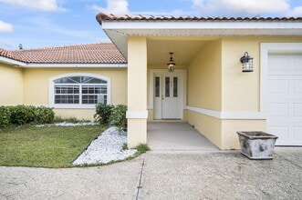 43 Fallen Oak Ln in Palm Coast, FL - Building Photo - Building Photo