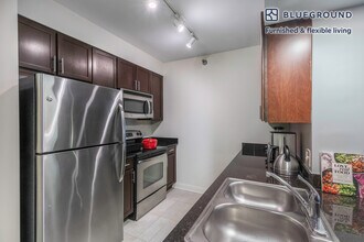 210 N Wells St in Chicago, IL - Building Photo - Building Photo