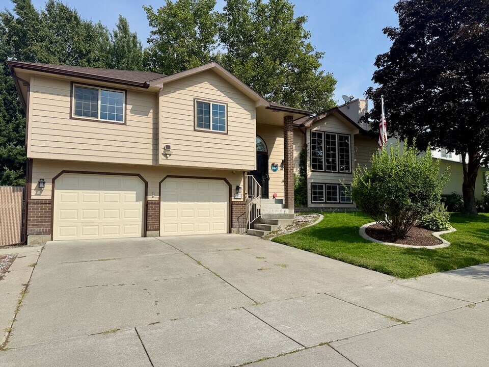 9206 N Londale Dr in Spokane, WA - Building Photo
