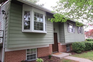 8 Templar Ct, Unit B in Rockville, MD - Building Photo