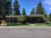 2311 NW Lolo Dr in Bend, OR - Foto de edificio - Building Photo