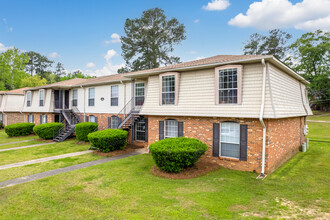 Carriage House Apartments in Dothan, AL - Building Photo - Building Photo