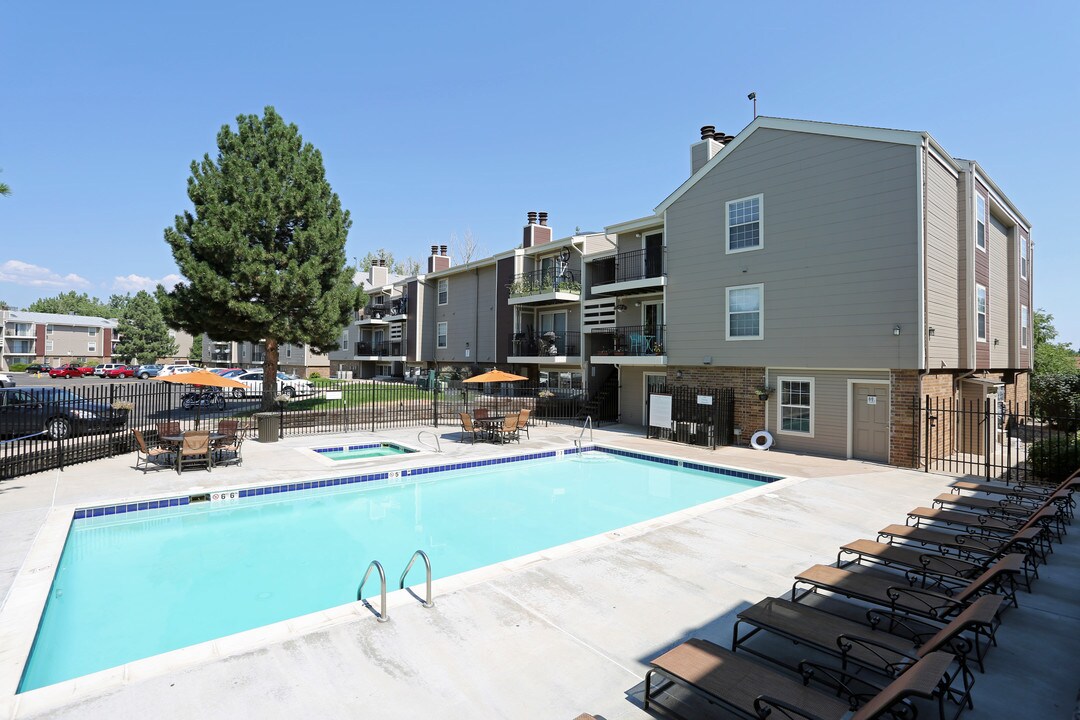 The Huntington in Lakewood, CO - Building Photo