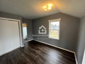 306 E Church St in Alexandria, IN - Foto de edificio - Building Photo