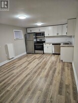 539 Woodlawn Rd in Welland, ON - Building Photo