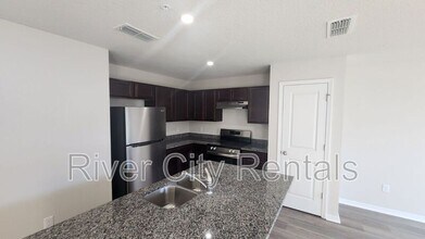 6541 Sweetbay Ln in Jacksonville, FL - Foto de edificio - Building Photo