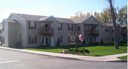 Sandra Lane Senior Apartments in North Tonawanda, NY - Foto de edificio - Building Photo