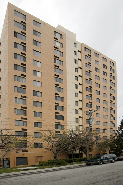 Buenavista Apartments in Miami, FL - Building Photo