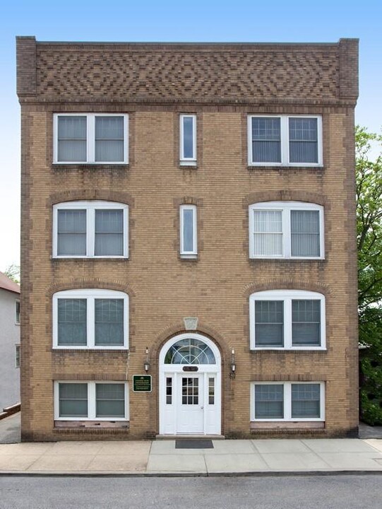 59 Columbia Ave in Cedarhurst, NY - Building Photo