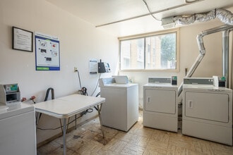 Oliver 3 Apartments in Edmonton, AB - Building Photo - Interior Photo