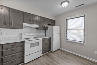 The Reserve at Spanish Lake in St. Louis, MO - Foto de edificio - Building Photo