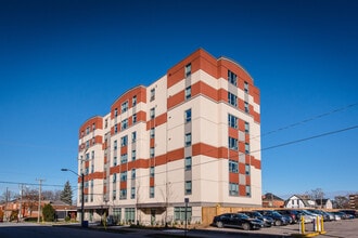 Regent Student Living in St Catharines, ON - Building Photo - Building Photo