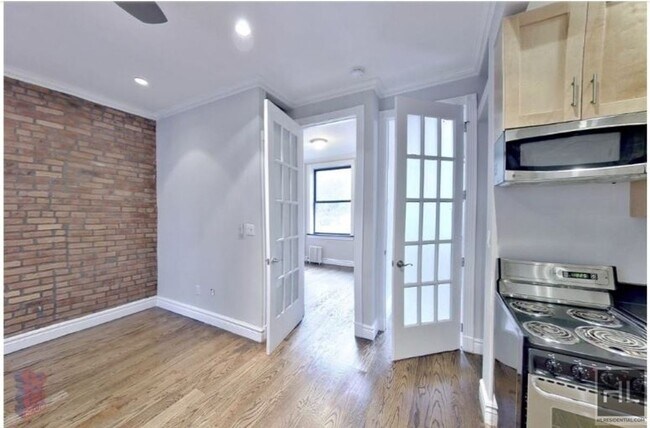 East 35th Street in New York, NY - Building Photo - Building Photo