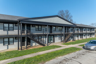 Carriage House Apartments in Lexington, KY - Building Photo - Building Photo