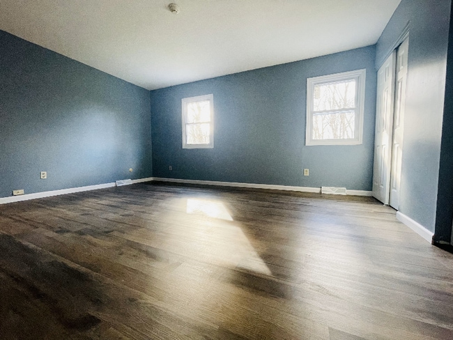 14 Southbury Rd in Clifton Park, NY - Foto de edificio - Building Photo