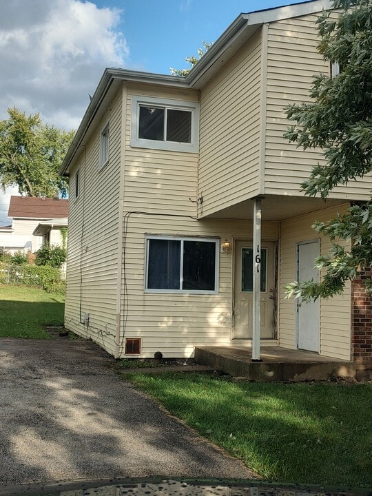 161 N Ohio St in Aurora, IL - Foto de edificio