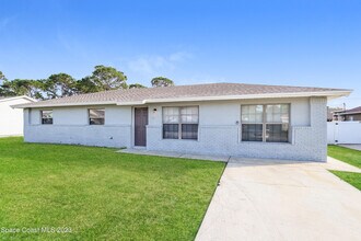 674 Altamira St NW in Palm Bay, FL - Building Photo - Building Photo