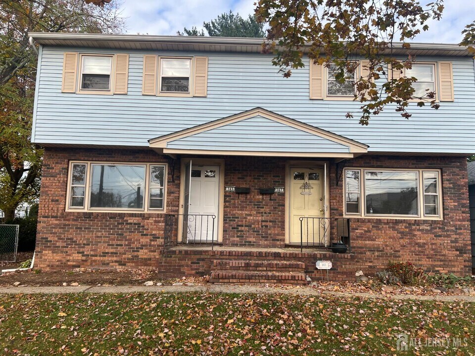 345 Lincoln Blvd in Middlesex, NJ - Building Photo