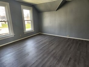 2201 W 2nd St in Davenport, IA - Building Photo - Building Photo