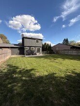 827 Woods Ct in Walled Lake, MI - Building Photo - Building Photo