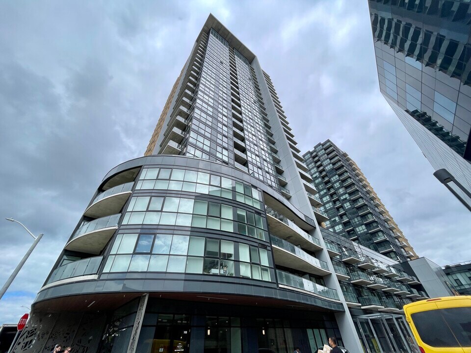 108 Garment St in Kitchener, ON - Building Photo