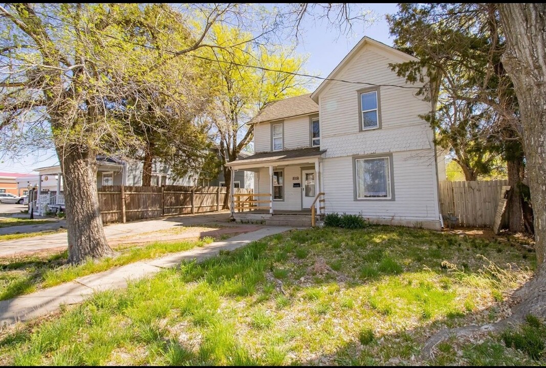 118 S Main St in Newton, KS - Building Photo