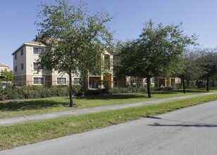 Hibiscus Pointe in Miami, FL - Building Photo - Building Photo