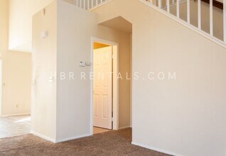 330 Gonzalez St in Tracy, CA - Building Photo - Building Photo