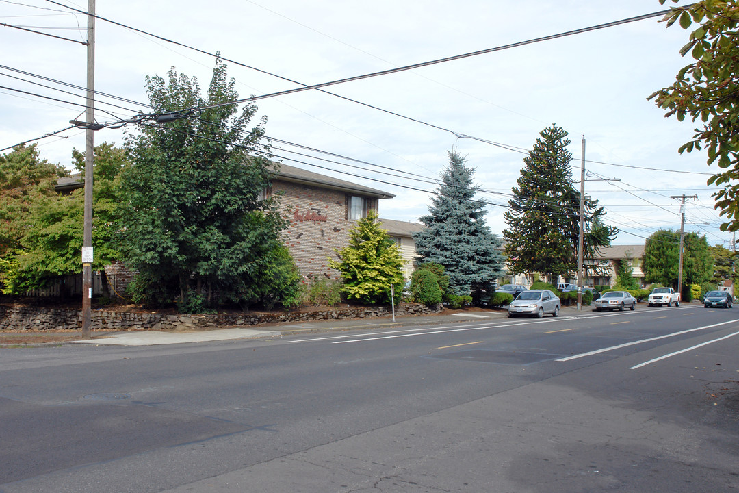 Park Hollywood Apartments in Portland, OR - Building Photo