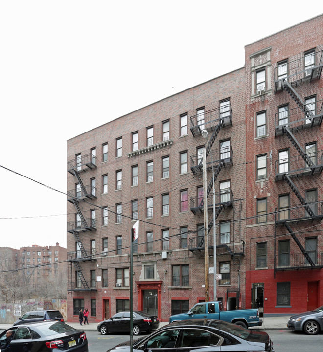 2701 Marion Ave in Bronx, NY - Foto de edificio