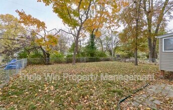 10128 Ashbrook Dr in St. Louis, MO - Building Photo - Building Photo