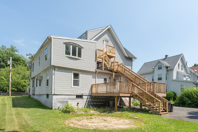 34 Locke St-Unit -1 in Ansonia, CT - Building Photo - Building Photo