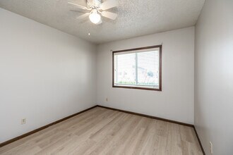 Elmcrest in Cedar Falls, IA - Building Photo - Interior Photo