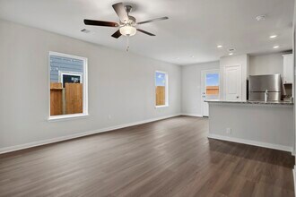 15830 Berry Hl Dr in Conroe, TX - Building Photo - Building Photo