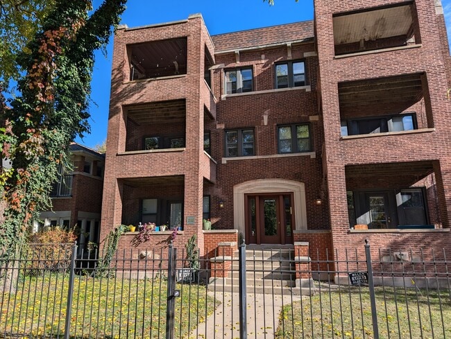 4425 N Paulina St, Unit 4423-1 in Chicago, IL - Foto de edificio - Building Photo