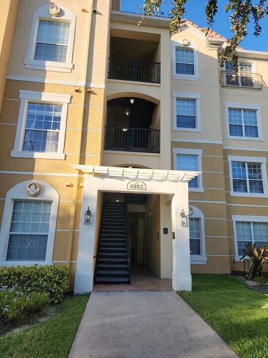 4802 Cayview Ave in Orlando, FL - Foto de edificio