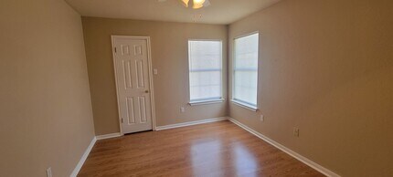 1817 Chambers St in Bastrop, TX - Building Photo - Building Photo