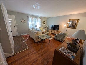 1494 Hilton Dr in Akron, OH - Building Photo - Building Photo