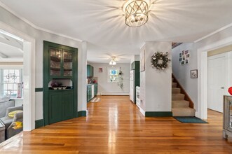 101 W Plain St in Wayland, MA - Foto de edificio - Building Photo