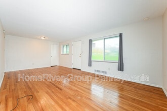 3605 South Park Rd in Bethel Park, PA - Foto de edificio - Building Photo